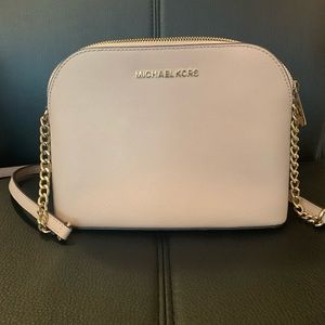 Beautiful pink Michael kors crossbody bag